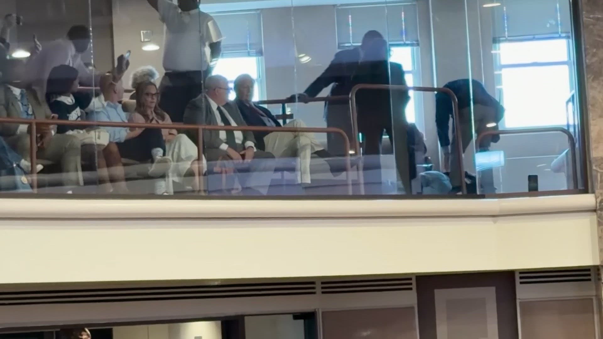 Chaos erupts at Alabama State House during final day of special session ...