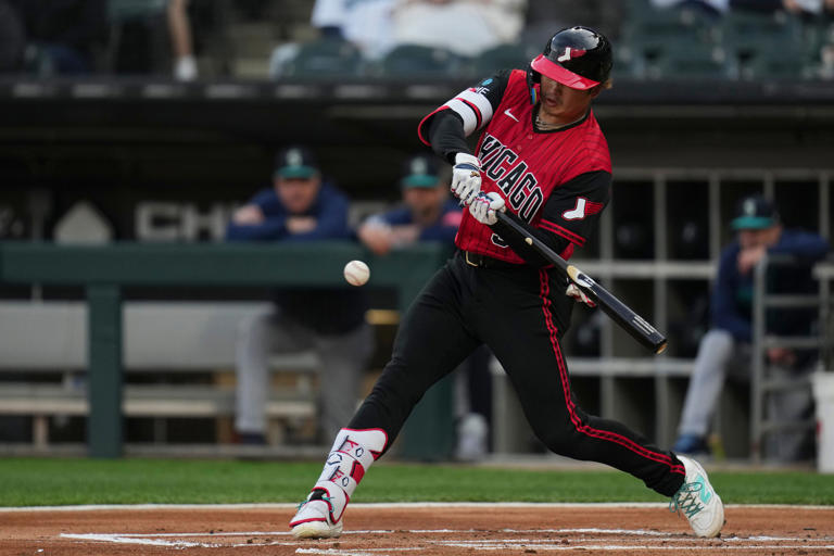Raley hits grand slam and 3-run homer as Mariners outslug Murakami and White Sox in 12-8 win
