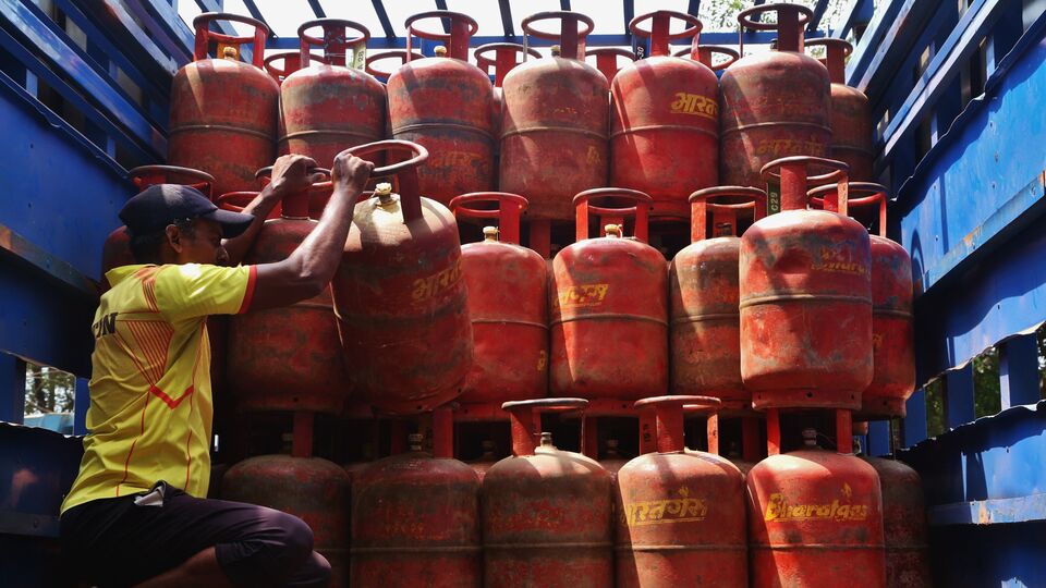 LPG gas cylinder price on 9 May: Check domestic and commercial cooking ...
