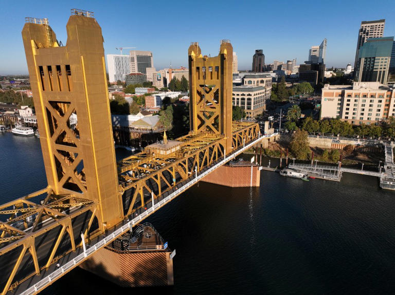 Running event closes Tower Bridge for several hours Saturday