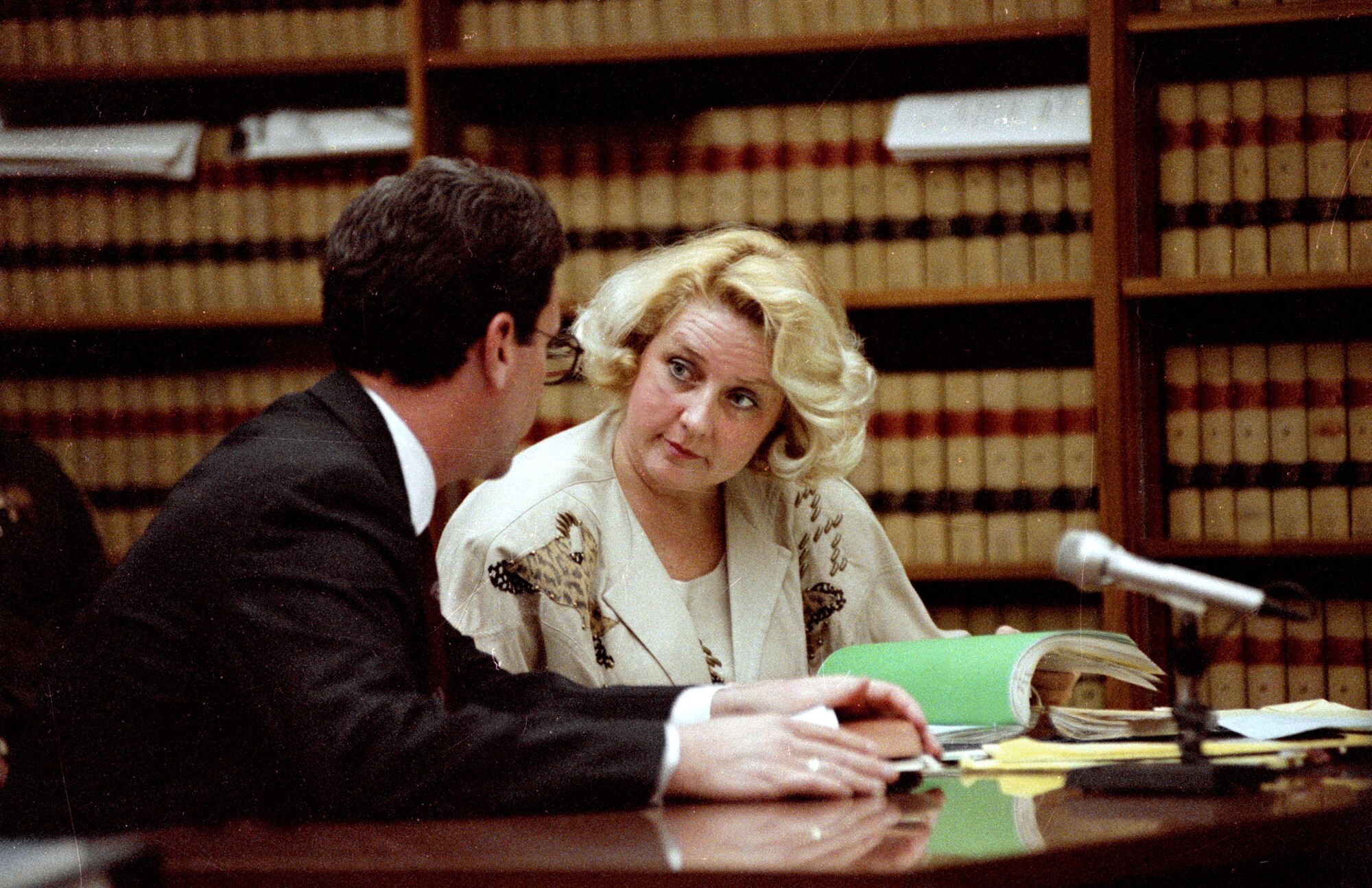 March 19, 1990_San Diego, CA._Preliminary hearing for Elisabeth Betty Broderick. Defense attorney Jack Earley (left) with his client Elisabeth Betty Broderick.