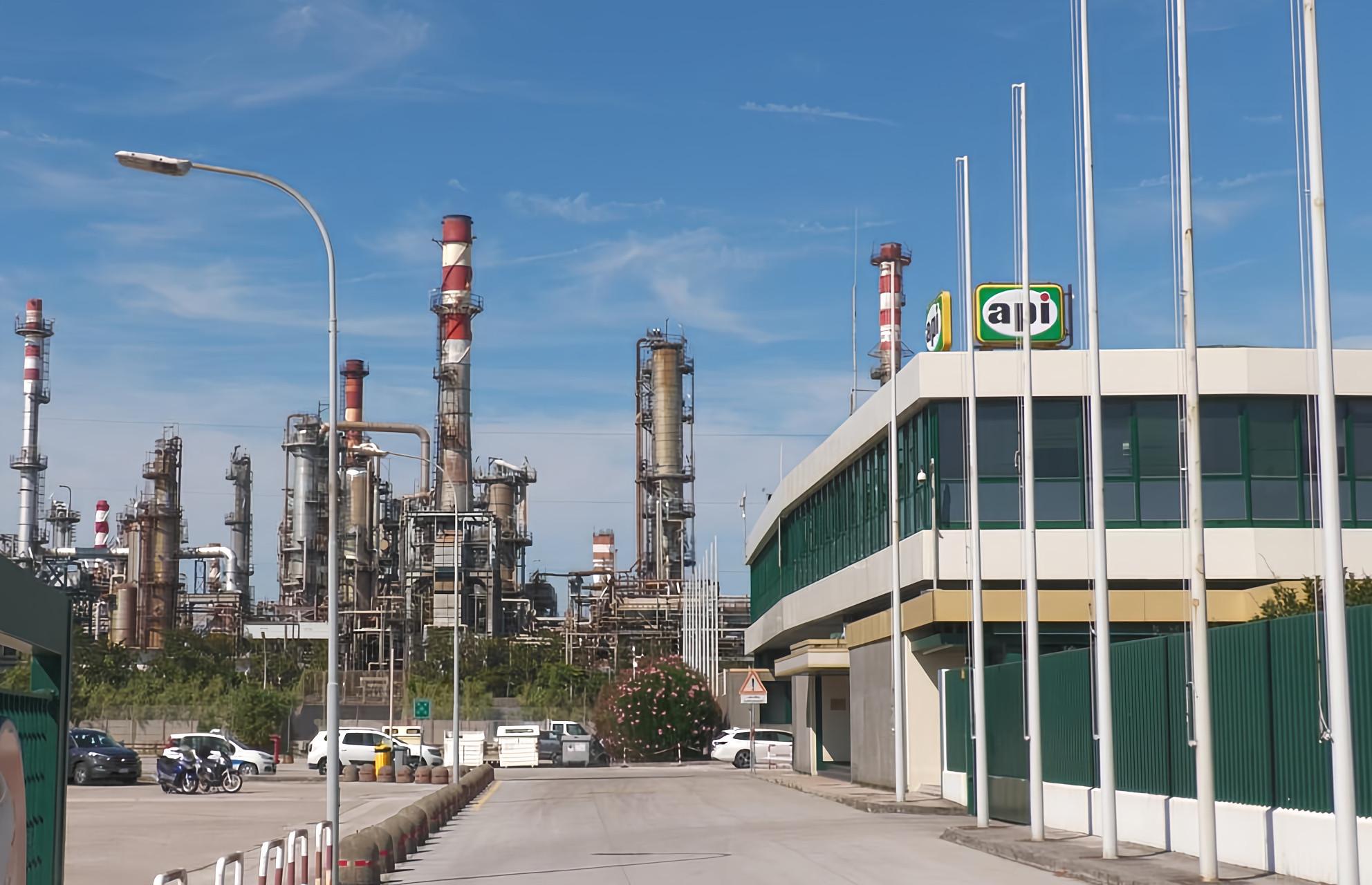 Zampata azera: Socar si prende Ip. Chiuso acquisto da Api Holding