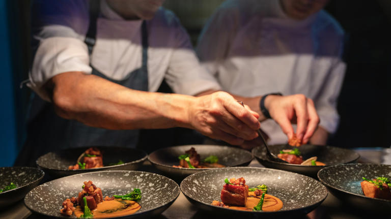 10 things restaurant employees know that customers don't