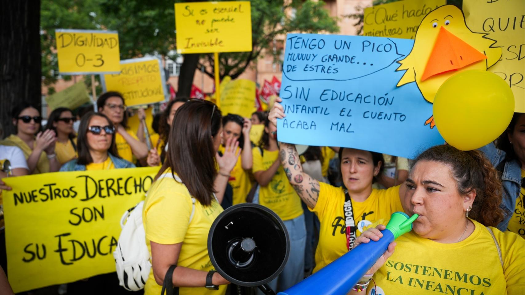 La marea amarilla en huelga por una educación infantil de calidad: "No ...