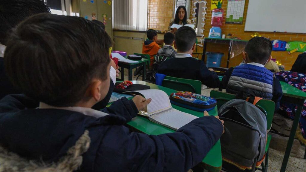Jalisco se pronuncia por mantener clases hasta el 30 de junio