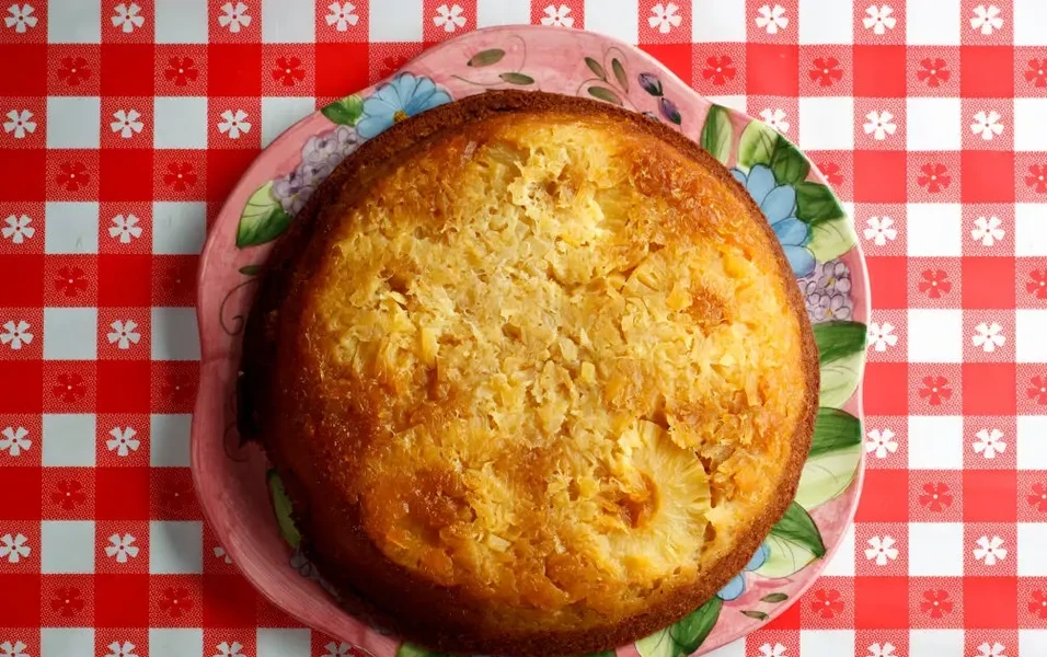 Reba McEntire’s retro cake and breakfast flavors shape dessert trends
