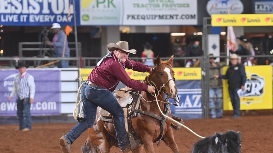 Tie-down roper Buck Calhoun closing in on PRCA top 15