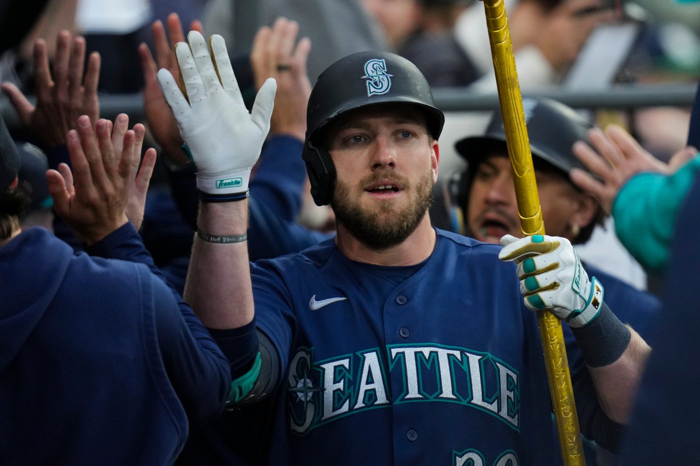 Raley hits grand slam and 3-run homer as Mariners outslug Murakami and ...