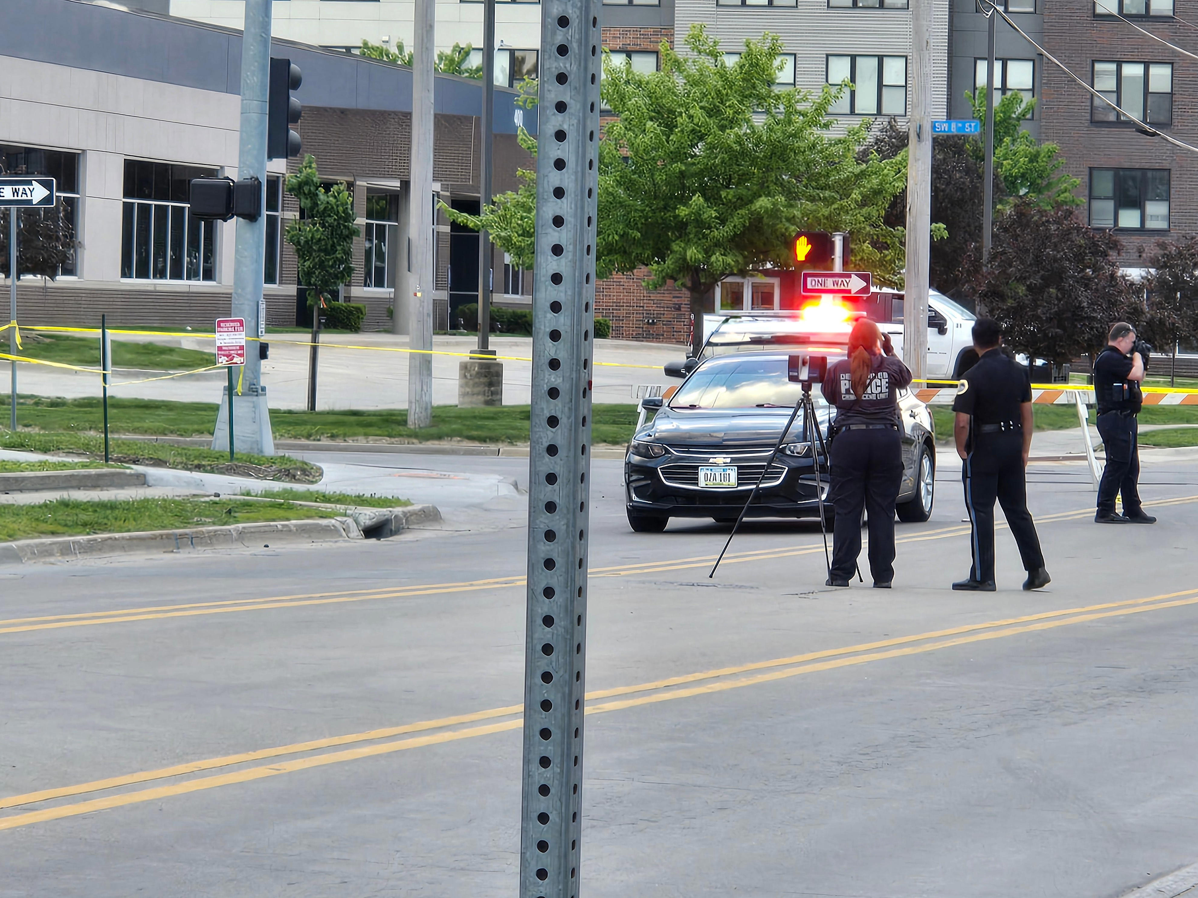 Man dead, woman critically injured in downtown Des Moines shooting