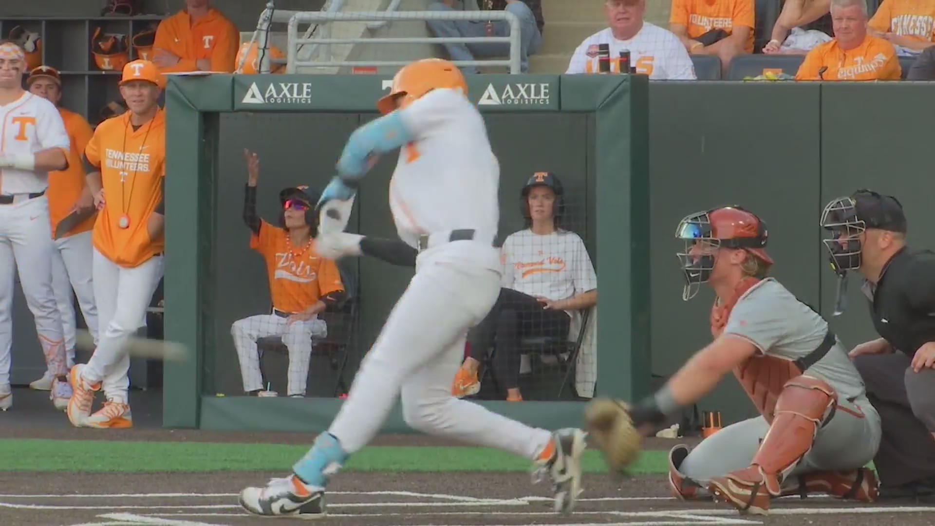 Kuhns' record-setting night leads Vols past #3/4 Texas in series opener