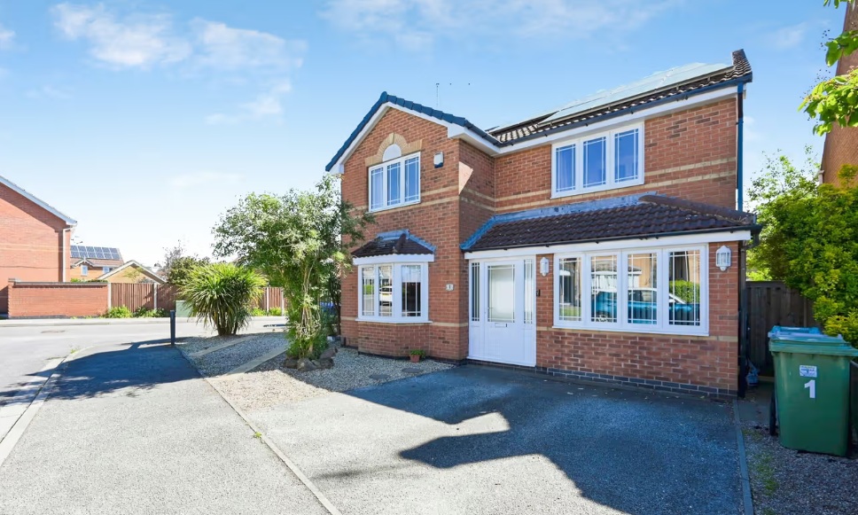 Four-bedroom detached house in Mansfield for £350,000 with sun room and ...