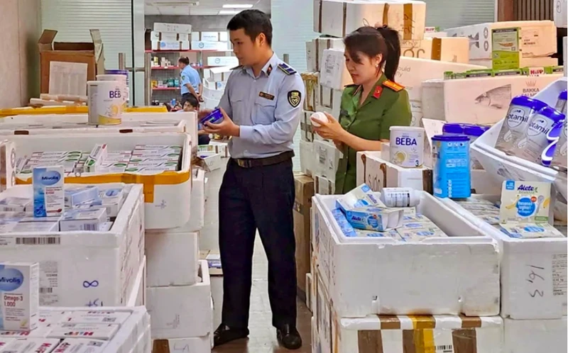 Nhóm sản xuất sữa giả bị lừa 140.000 USD khi nhờ cựu phó phòng chạy tội