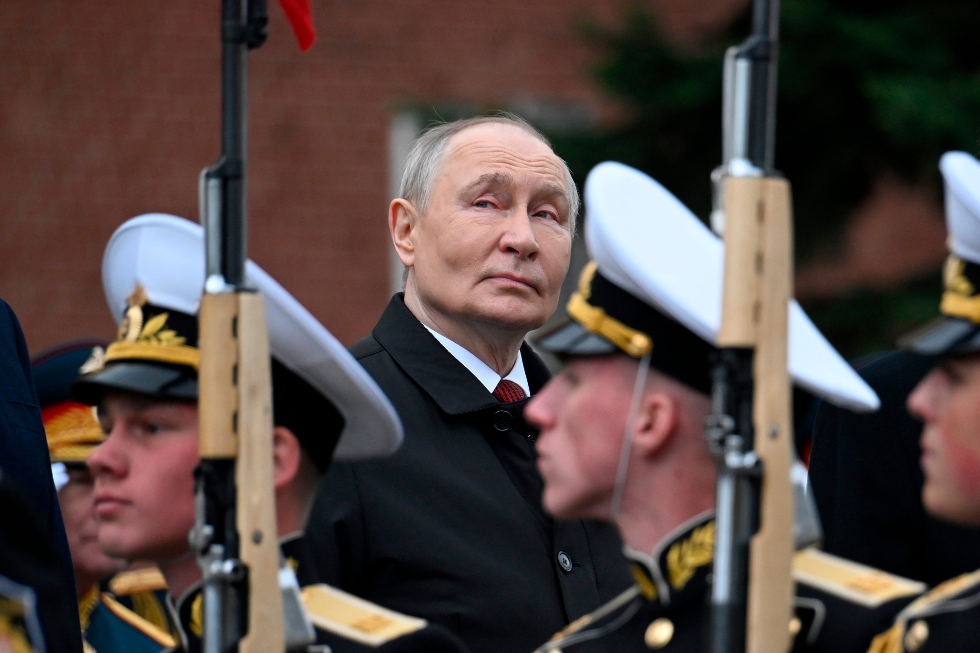 Putin med NATO-stikk på nedtonet seiersdagsmarkering i Russland