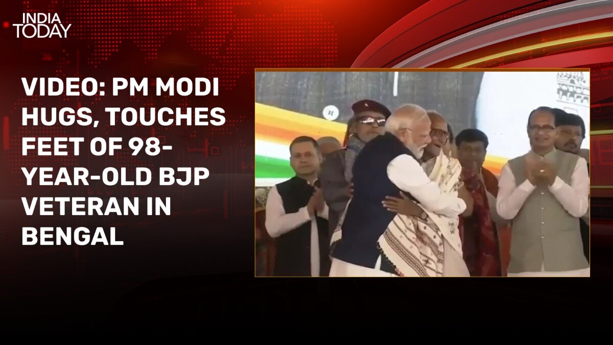 Video: PM Modi hugs, touches feet of 98-year-old BJP veteran in Bengal