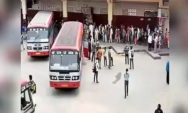 Belthangady KSRTC bus stand cleaned, old unused items removed