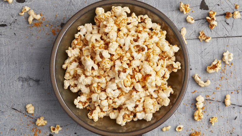 This 3-ingredient Hidden Valley Ranch popcorn is the perfect movie ...