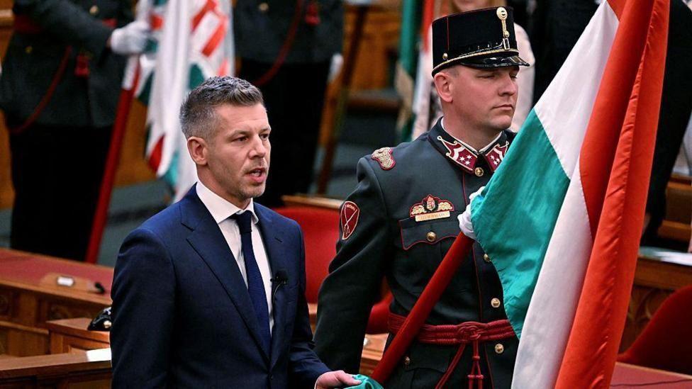Macaristan Başbakanı Magyar, 'rejim değişikliği' partisi eşliğinde ...