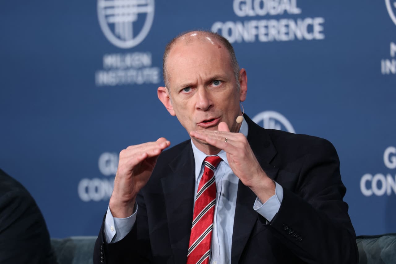 Fed’s Goolsbee warns AI could produce stagflation. ‘The bigger the hype ...