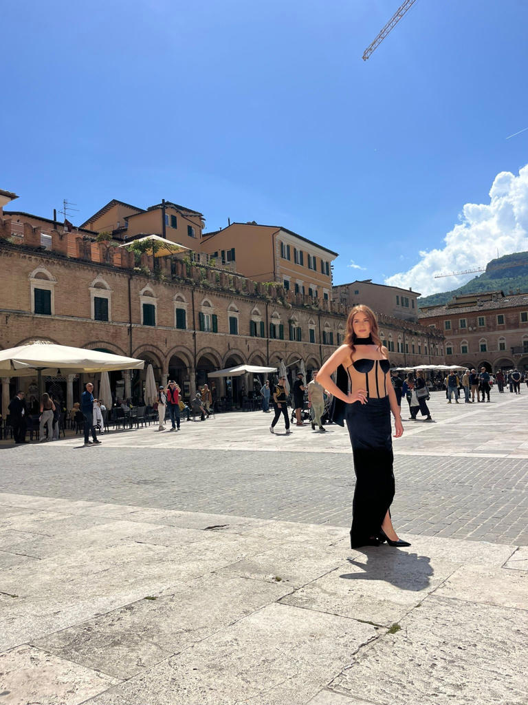 Sfilata di moda in centro ad Ascoli con le studentesse del Fermi ...