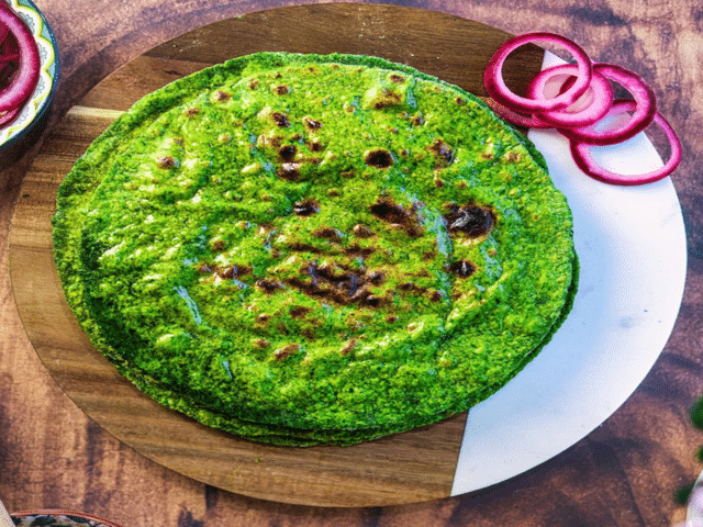 Lunchbox recipe: Pack iron-rich green spinach rotis in your children's ...