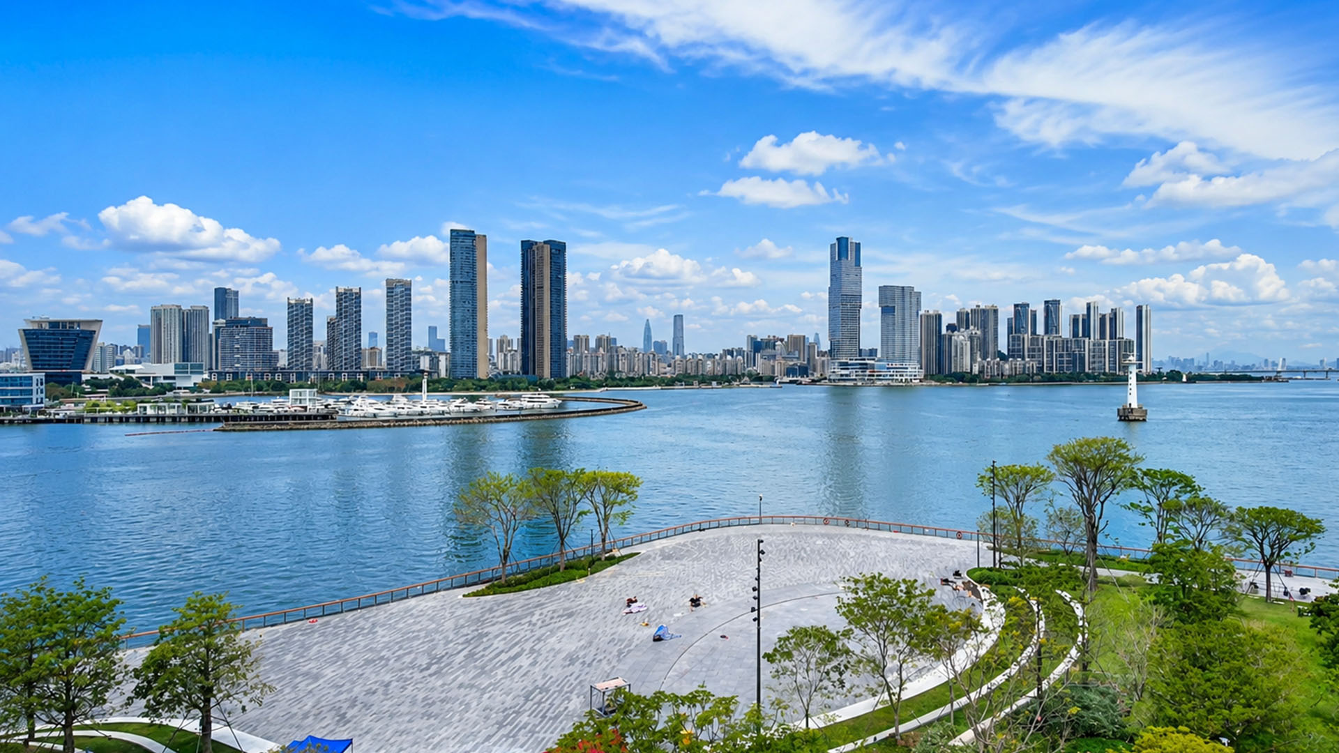 Rooftop public space connects waterfront views with urban architecture
