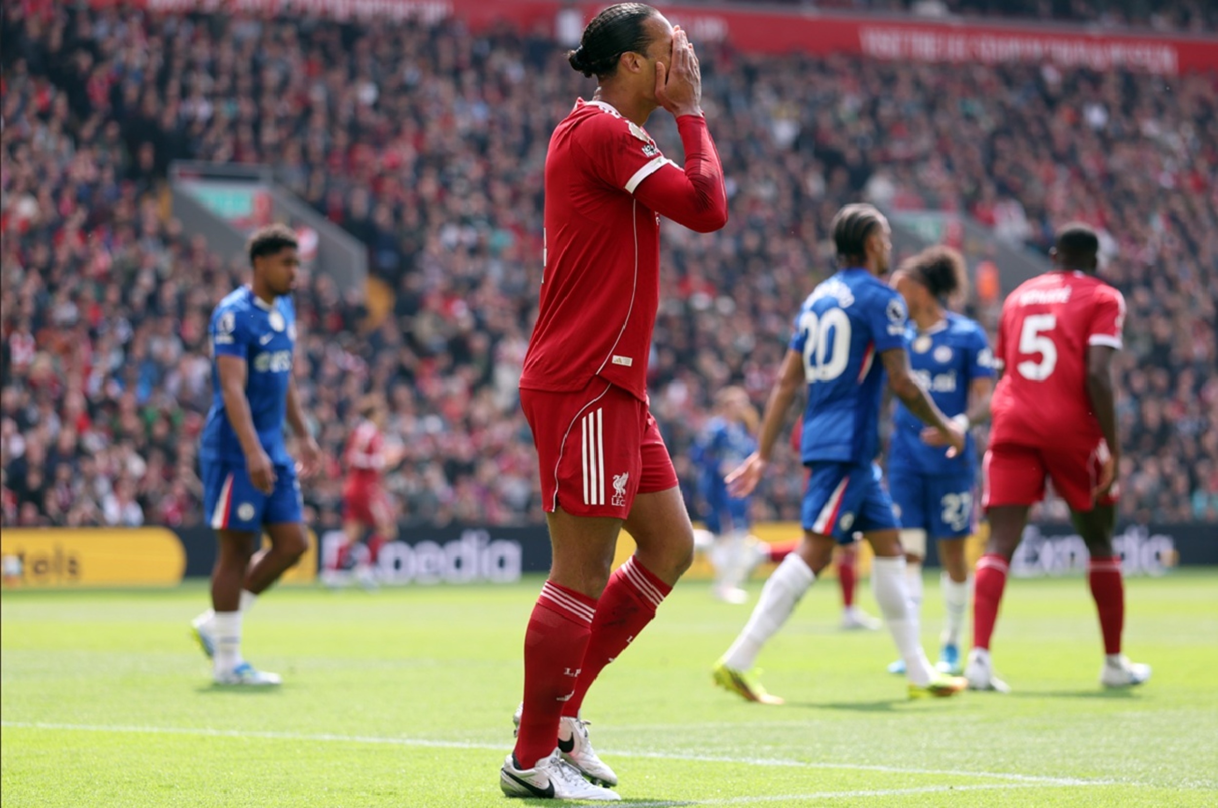 Stephen Warnock noticed two Liverpool players 'constantly arguing ...