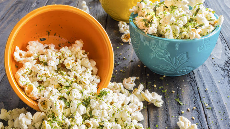 This 3-ingredient Hidden Valley Ranch popcorn is the perfect movie ...