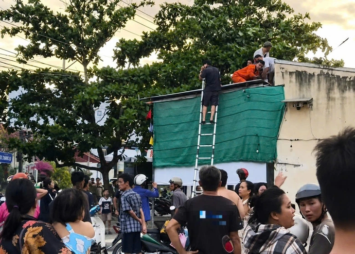 Nam sinh lớp 6 tử vong nghi do điện giật khi chơi bóng đá