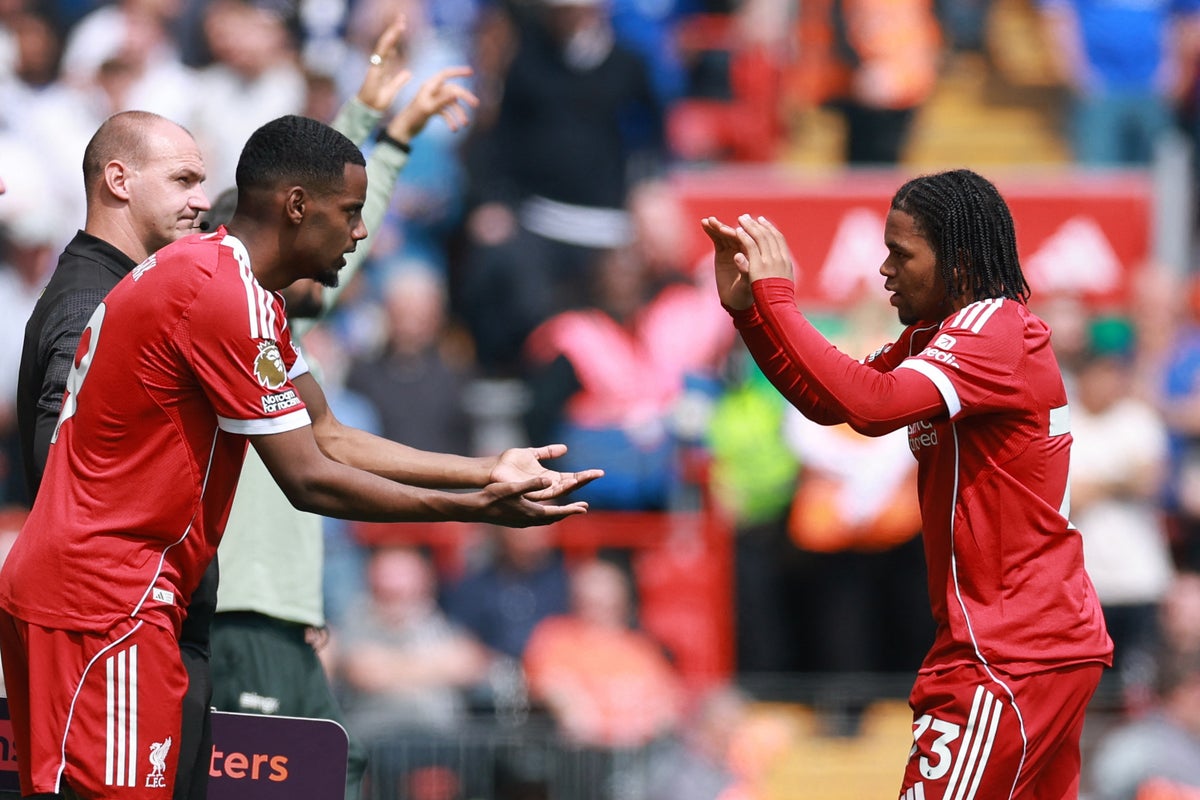 Slot explains Ngumoha decision after Liverpool fans boo substitution