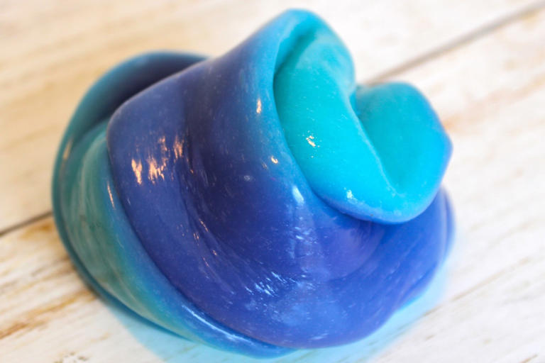 Color changing slime that changes right in your hands