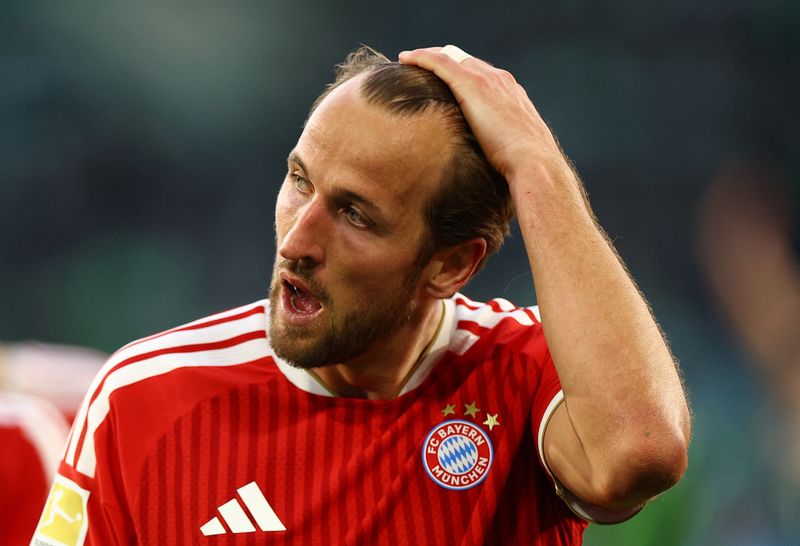 Soccer-Bayern scrape win despite Kane penalty miss after Champions ...