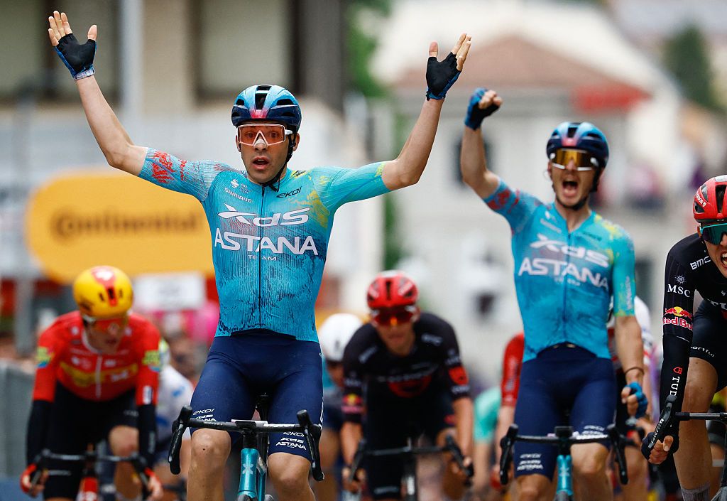 Giro d'Italia penalties, fines and yellow cards – All the punishments ...