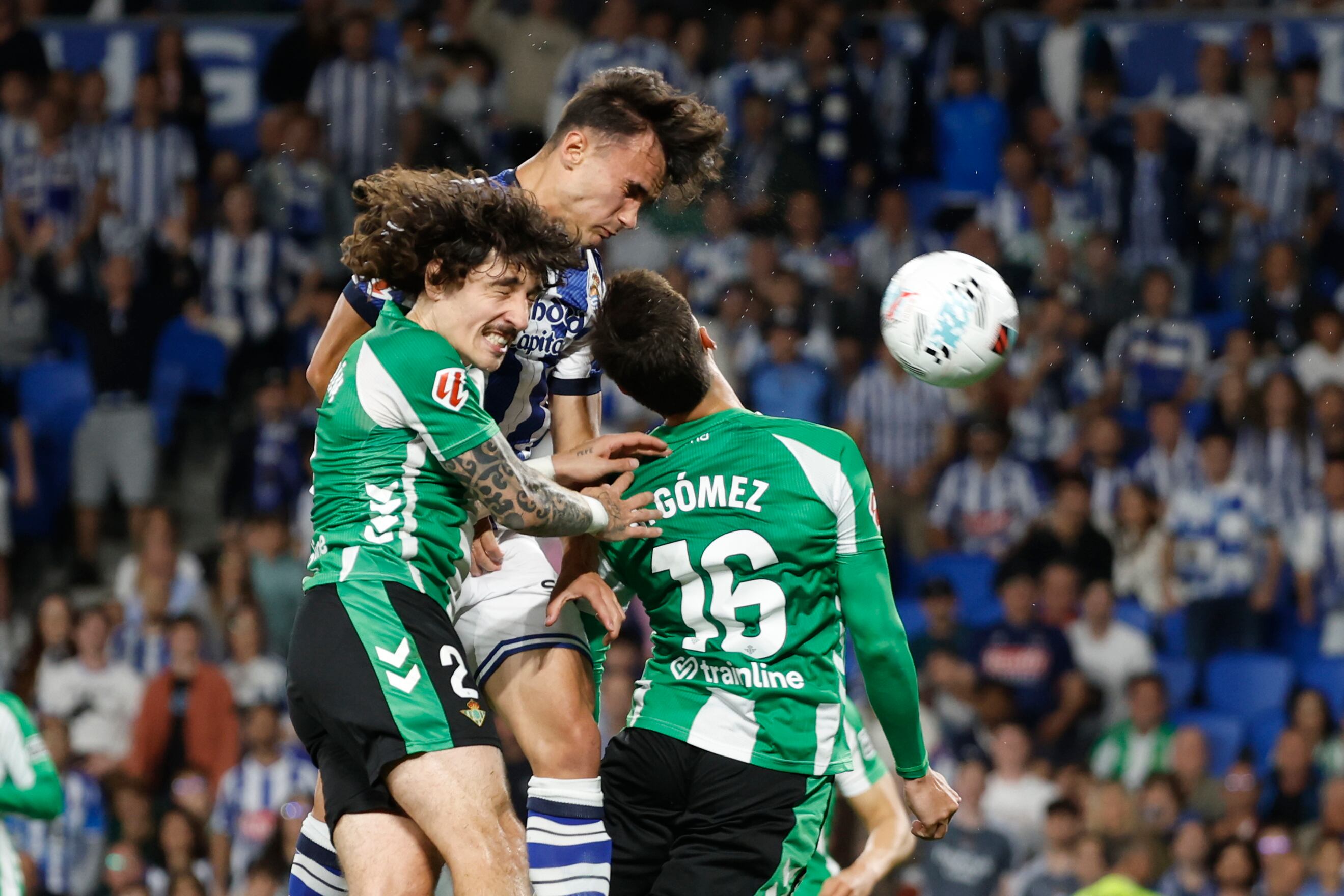 La Real salva un punto ante el Betis tras reaccionar a un 0-2 en Anoeta