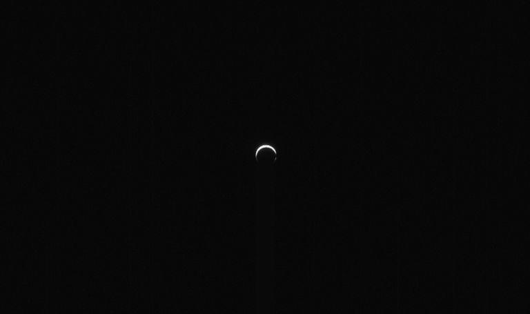 A Mars crescent captured by a tiny spacecraft reveals never-before-seen ...