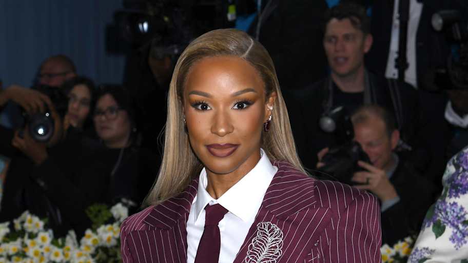 LeBron James' wife Savannah shares personal career news before Lakers game