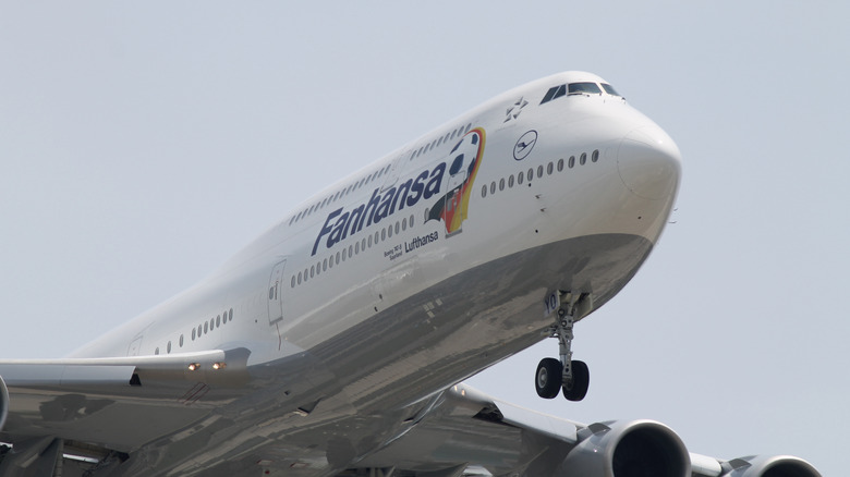 How Much Fuel Does A Boeing 747 Need To Fly At Max Range?