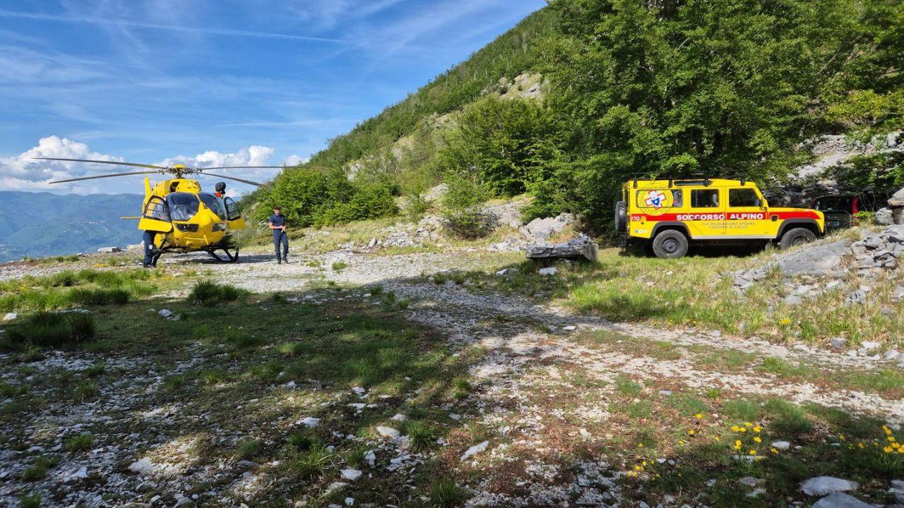 Precipita per 300 metri sulla Pania Secca, muore a 46 anni davanti al ...