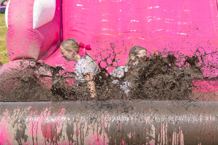 Race for Life Pretty Muddy run: Hundreds get filthy on Southsea Common ...