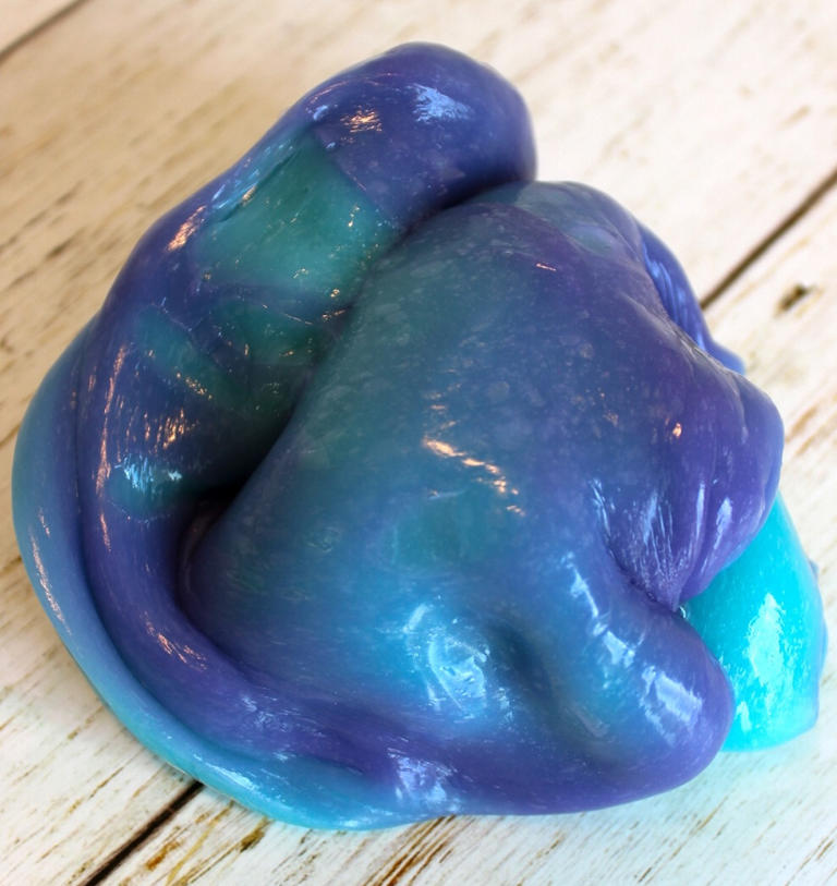 Color changing slime that changes right in your hands