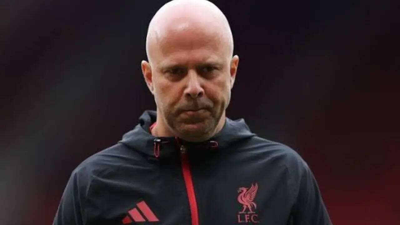 Liverpool supporters furious as Arne Slot removes Rio Ngumoha despite ...