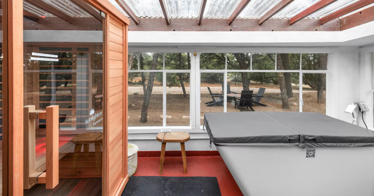 These 3 New Mexico Airbnbs have hot tubs and unreal views