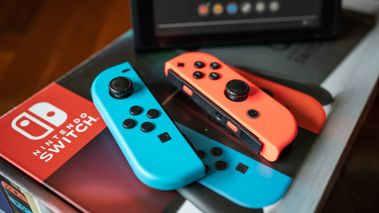 What the little button on the side of your Nintendo Switch Joy-Con is for