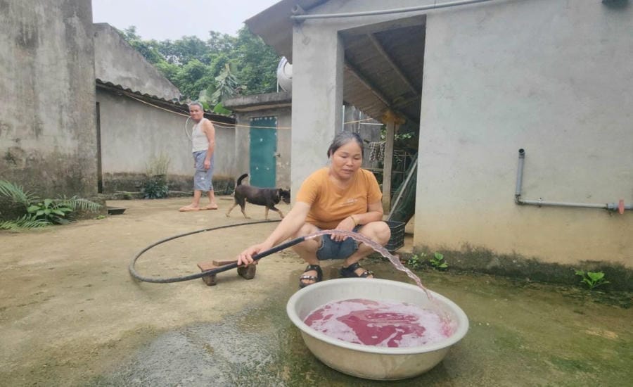 Vụ nước giếng chuyển màu tím đỏ ở Thanh Hóa: Người dân được cấp nước sạch