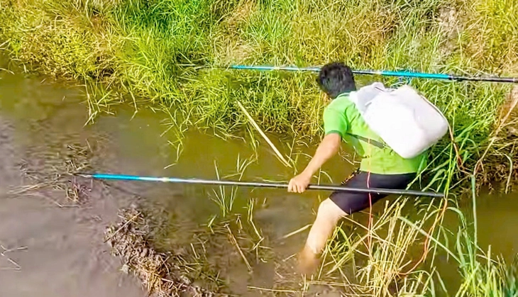 Dí xuyệt điện xuống kênh là cắt luôn đường sống của mình