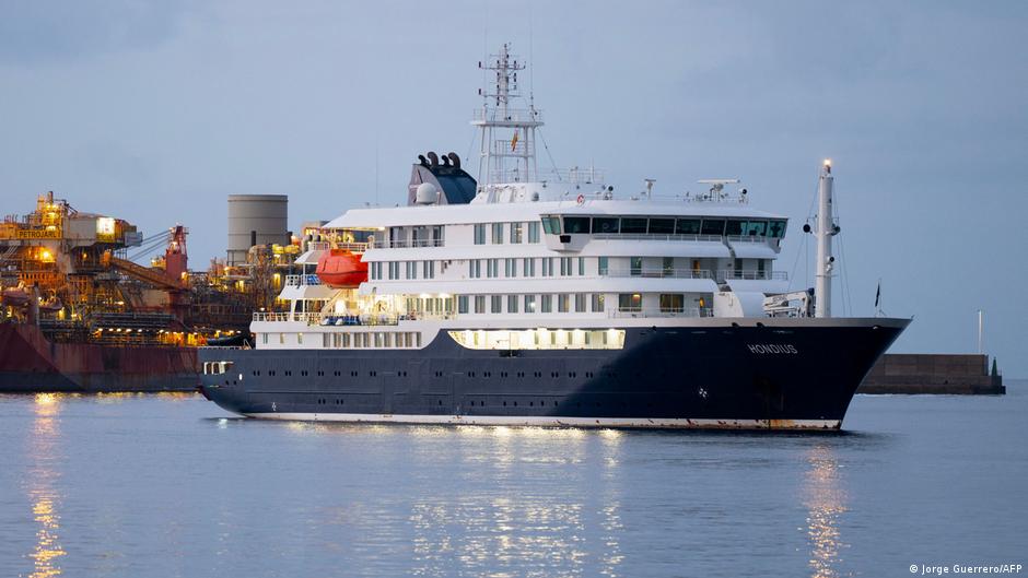 Hantavirus: Countries prepare to evacuate ship passengers