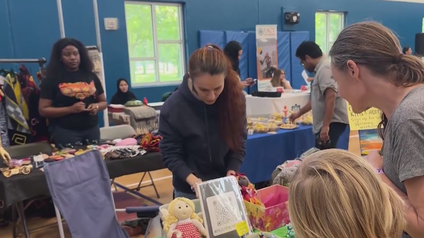 Refugee Mother’s Day bazaar features crafts around the world
