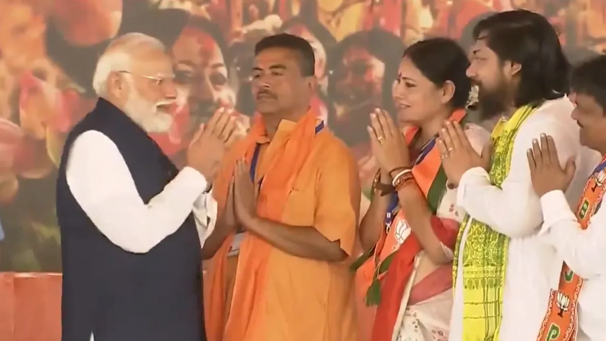 Modi offers 'Sashtanga Pranam' to people of Bengal