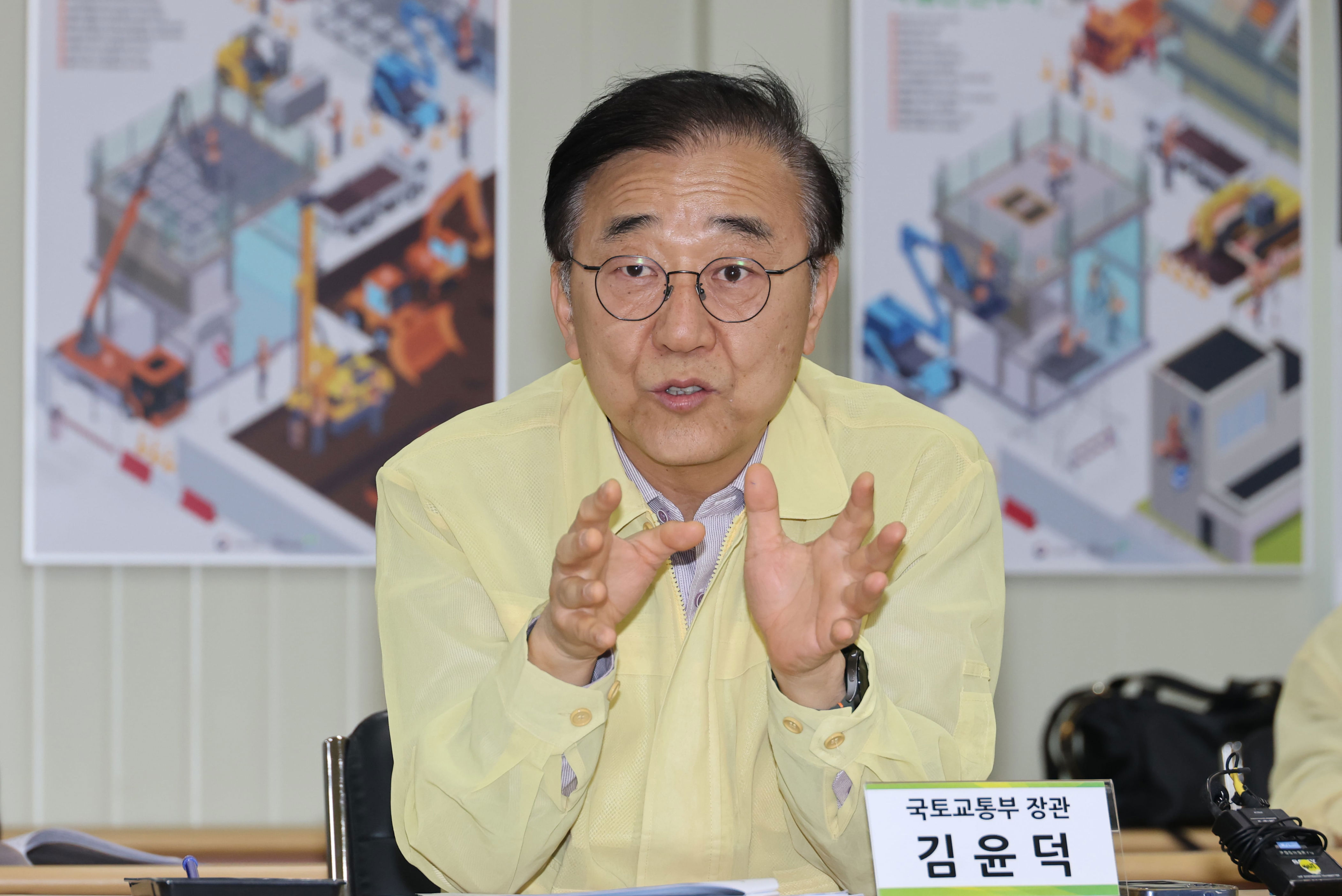 Land minister dismisses lock-up fears, vows policy shift