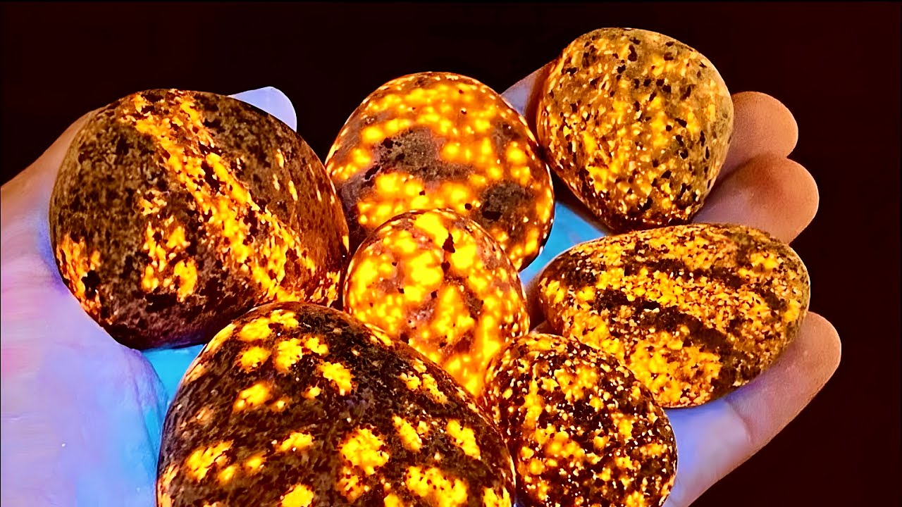 Glowing yooperlite rocks found on Lake Superior!