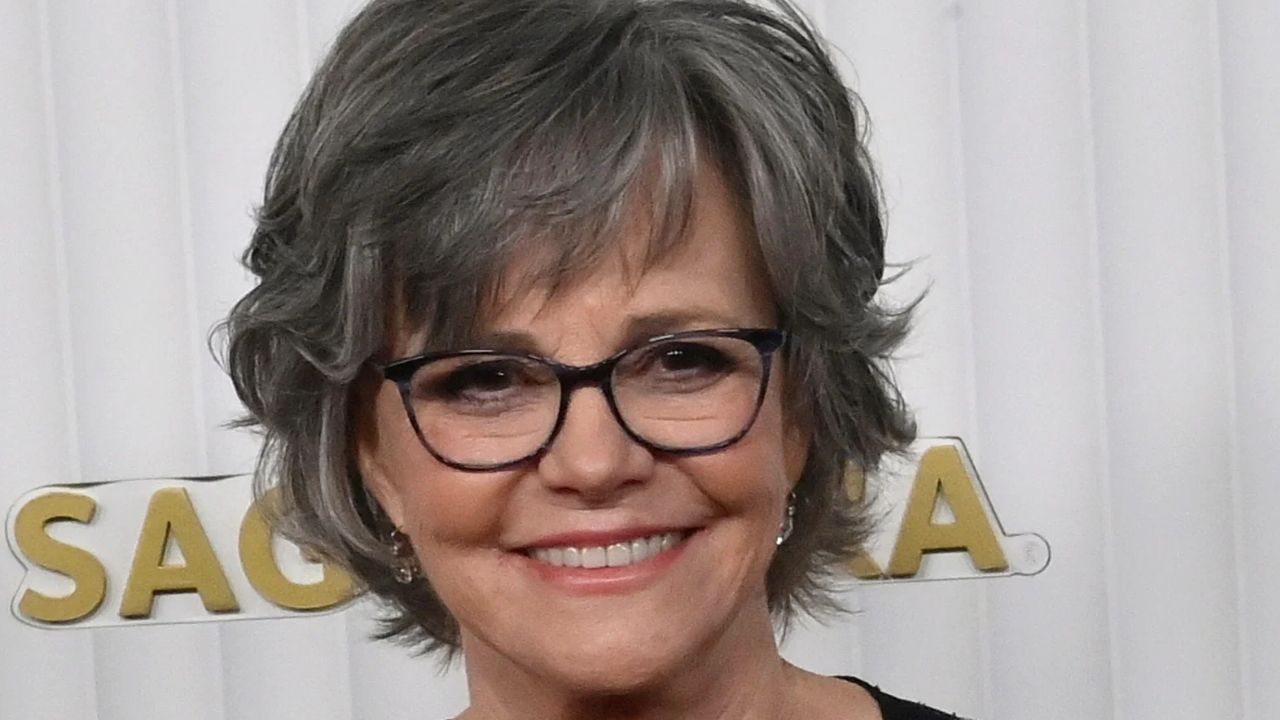 Sally Field recalls Robin Williams being “unfunny” during 'Mrs ...